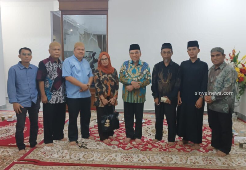 Wawako Padang Maigus Nasir foto bersama bundo kanduang dan ninik mamak