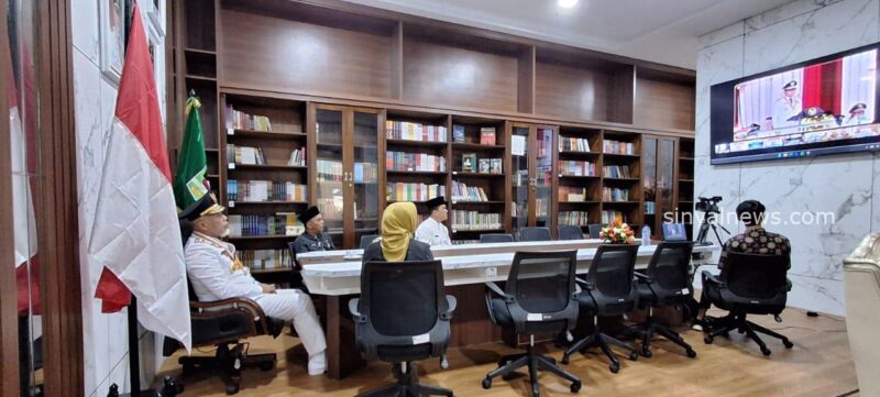 Gubernur Sumbar Mahyeldi mengikuti upacara Hari Otonomi Daerah (Otda) ke-29 tahun 2025 secara daring dari Istana Bung Hatta, Bukittinggi, Jumat (25/04/2025)