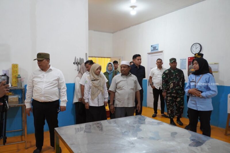 Kunjungan walikota Hendri Arnis ke dapur SPPG MBG yayasan Maarif Padang Panjang pasca kasus dugaan keracunan makanan