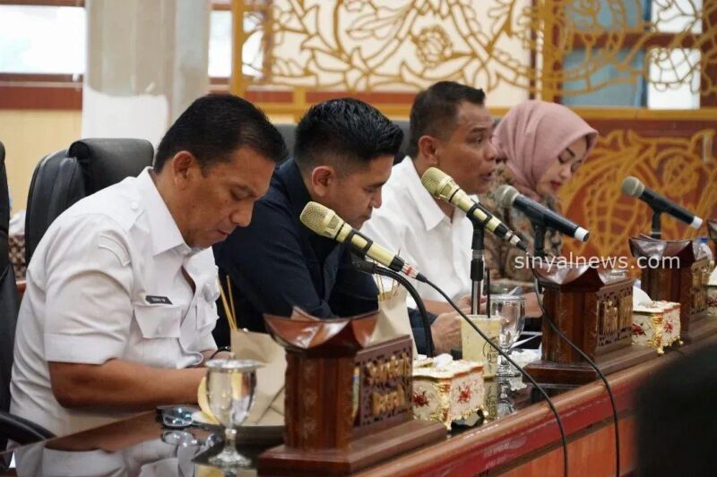 Pimpinan rapat anggaran dan ketua TAPD saat membahas kua ppas