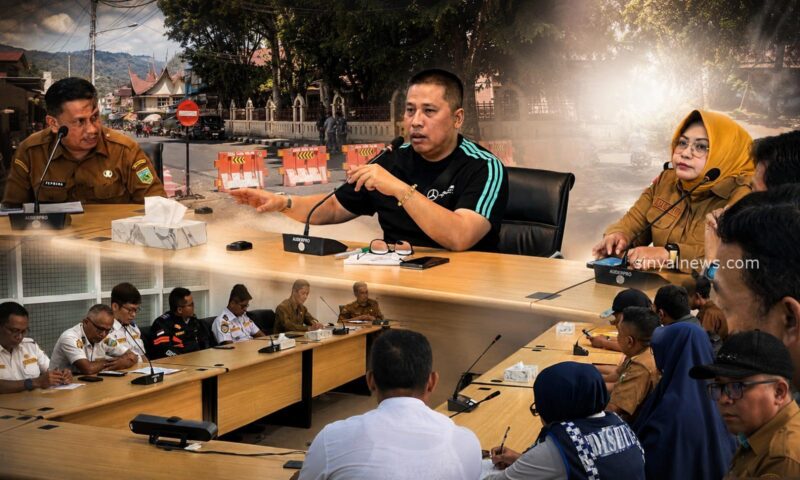 Walikota Padang Panjang HendriArnis saat pimpin  evaluasi rekayasa one way tahap 2 ,mengahdirkan seluruh stakeholder didampingi plt sekda wartini,juga kabanBKPSDM  Zetrial 