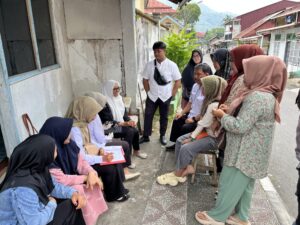Antusias warga belakang SMP , saat ada CKG di pos kamling RT nya 