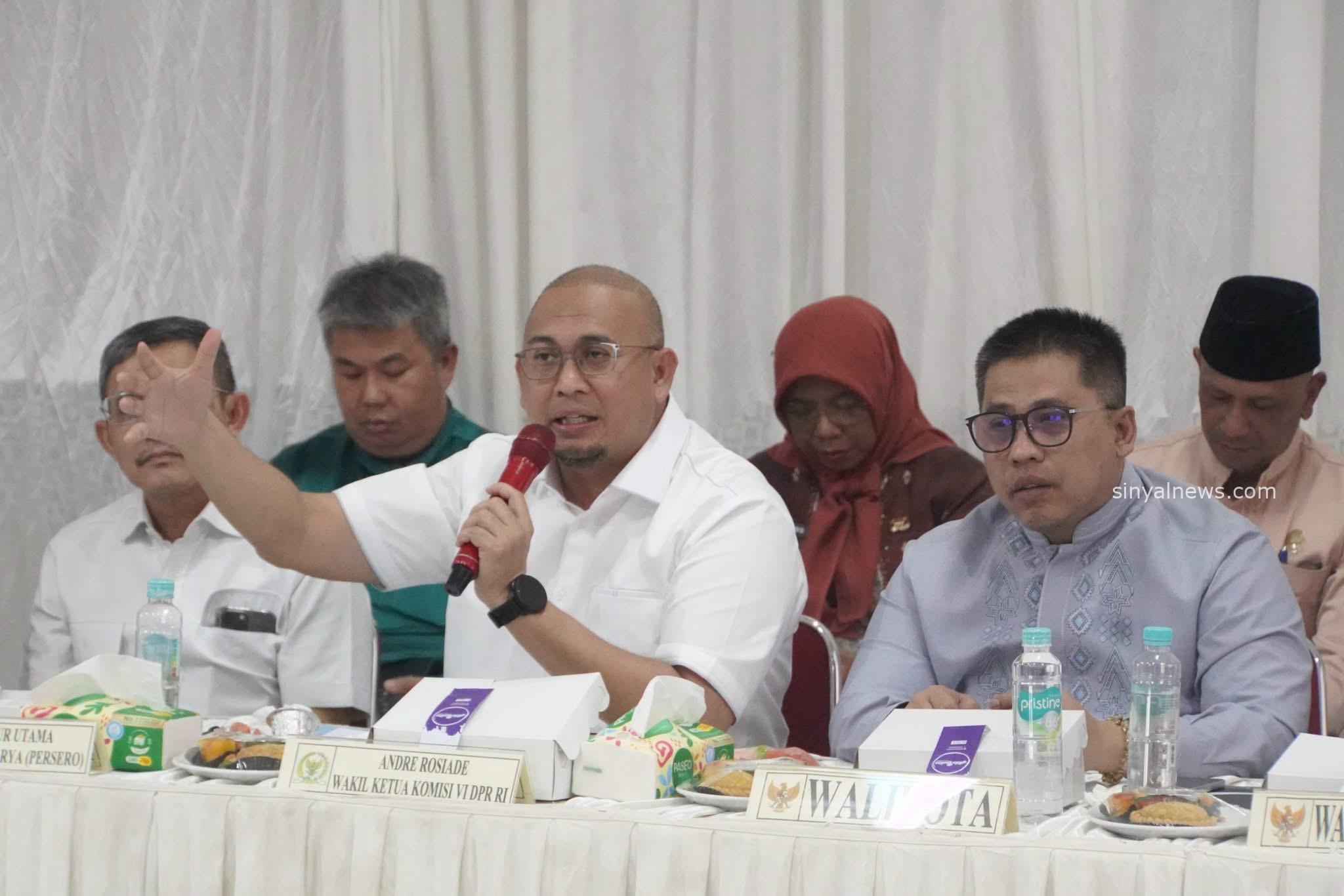 Andre Rosiade saat memberikan arahan tentang jalan tol